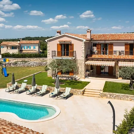 Villa Rustic Marijanin Vrt With Pool In Tinjan