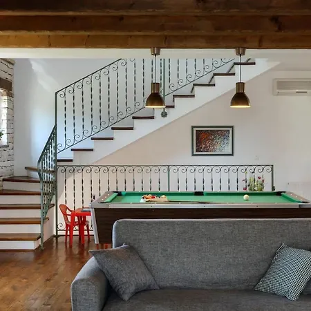 Rustic Marijanin Vrt With Pool In Tinjan