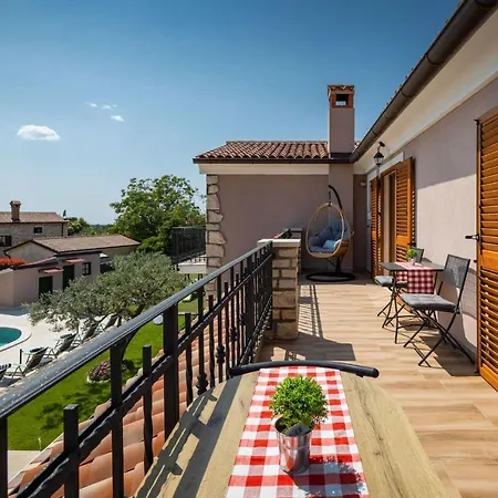 Villa Rustic Marijanin Vrt With Pool In Tinjan