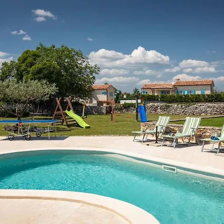 Rustic Marijanin Vrt With Pool In Villa Tinjan