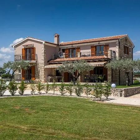 Rustic Marijanin Vrt With Pool In *