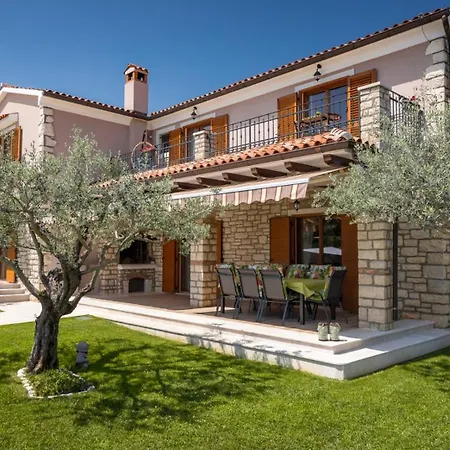 Rustic Marijanin Vrt With Pool In Villa Tinjan
