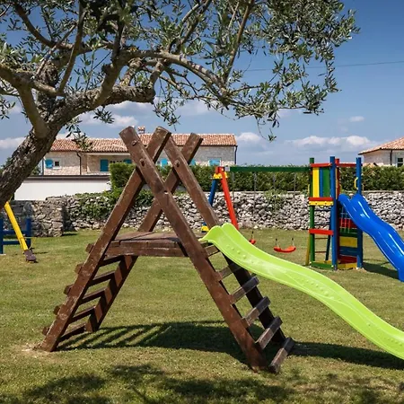 Rustic Marijanin Vrt With Pool In Villa Tinjan