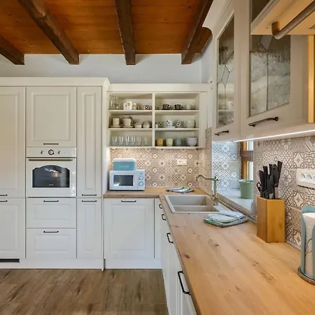 Rustic Marijanin Vrt With Pool In Villa Tinjan