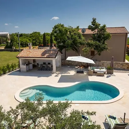 Villa Rustic Marijanin Vrt With Pool In Tinjan