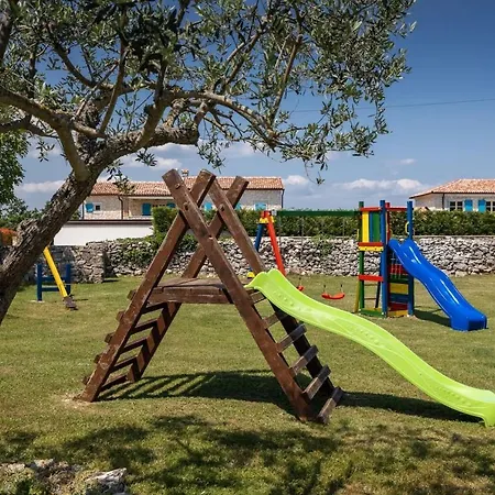 Rustic Marijanin Vrt With Pool In Βίλα Tinjan