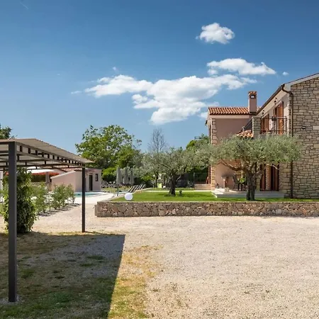 Rustic Marijanin Vrt With Pool In Tinjan