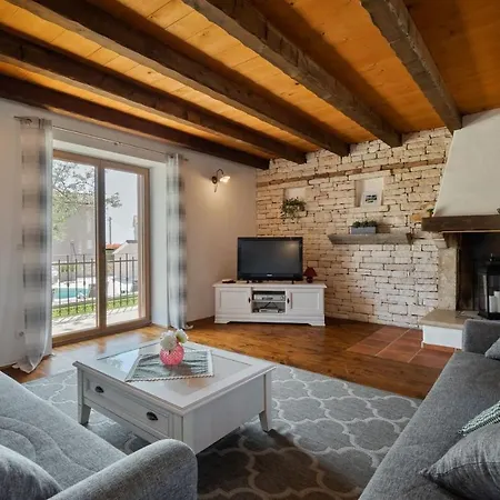 Rustic Marijanin Vrt With Pool In Villa