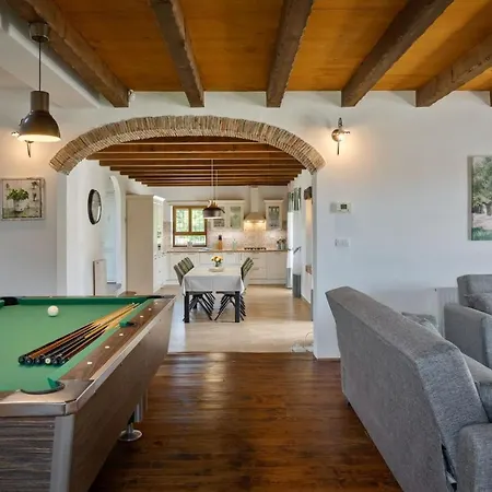 Rustic Marijanin Vrt With Pool In Tinjan