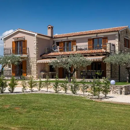 Villa Rustic Marijanin Vrt With Pool In Tinjan