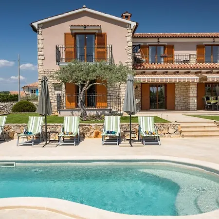 Rustic Marijanin Vrt With Pool In Tinjan