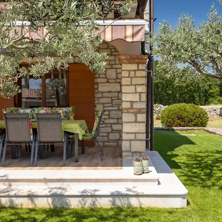 Rustic Marijanin Vrt With Pool In Tinjan