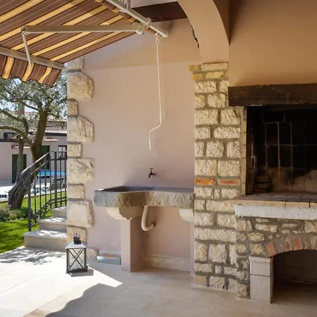 Rustic Marijanin Vrt With Pool In Villa Tinjan