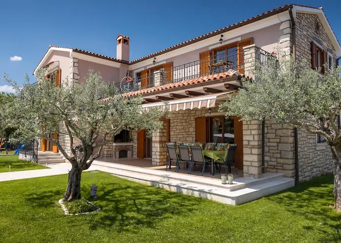 Rustic Marijanin Vrt With Pool In Vila Tinjan