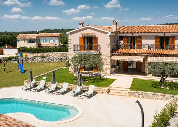 Rustic Marijanin Vrt With Pool In 빌라