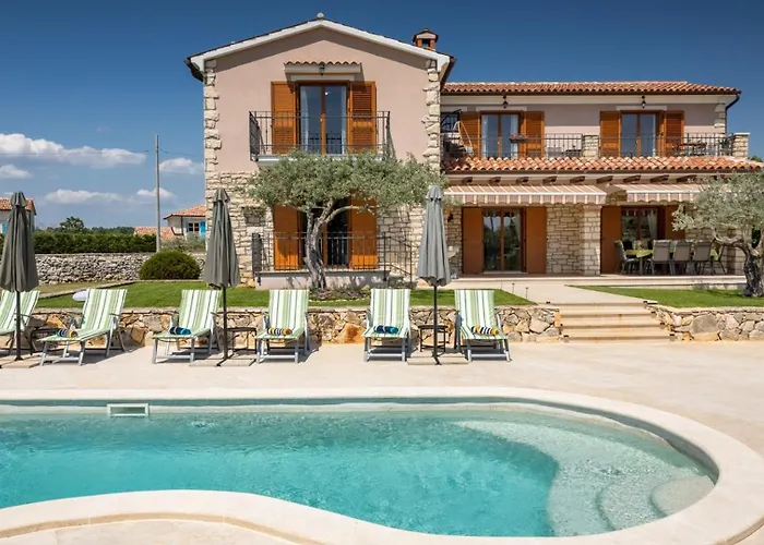 Rustic Marijanin Vrt With Pool In Tinjan