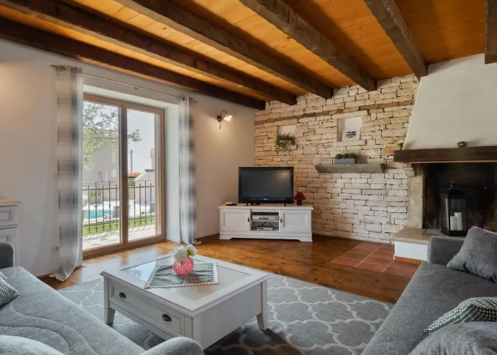 빌라 Rustic Marijanin Vrt With Pool In *