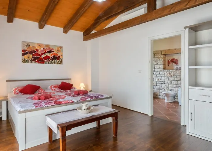 Rustic Marijanin Vrt With Pool In Vila *