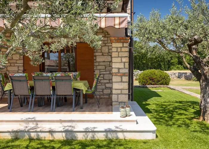 Rustic Marijanin Vrt With Pool In Tinjan