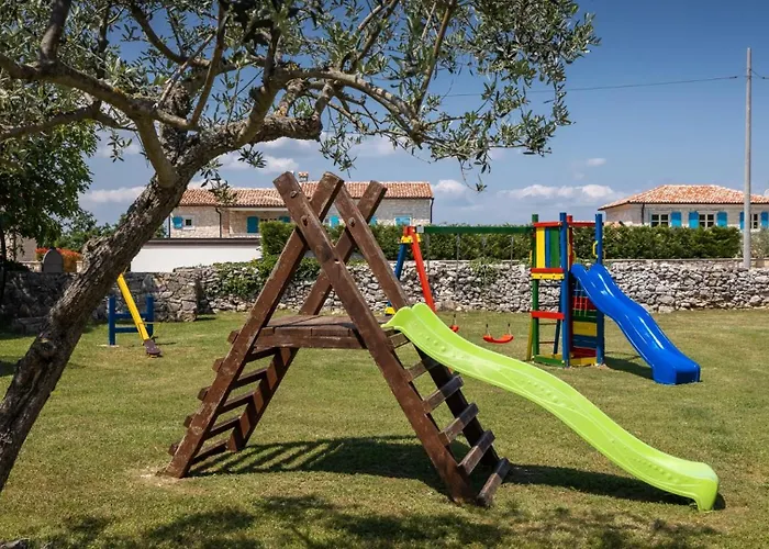 Rustic Marijanin Vrt With Pool In 빌라 Tinjan